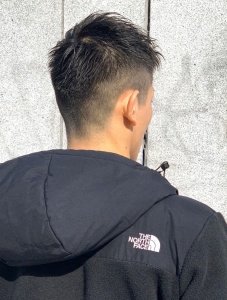 黒髪ワイルドアップバンク刈り上げフェードベリーショート (3)